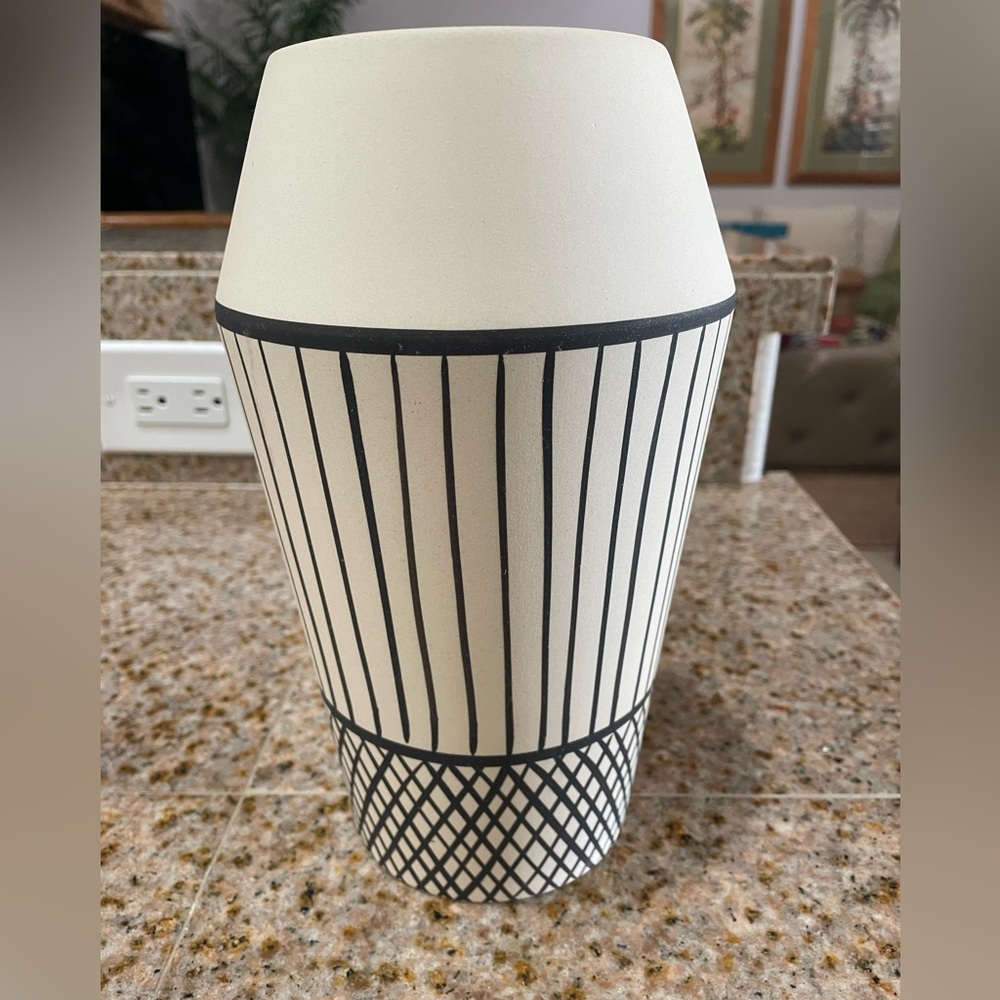 Nate Berkus 2013 White Black Matte Ceramic Pinzell Vase Geometric Lines 9.45”